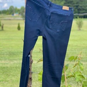 AE Distressed High-Rise Jegging